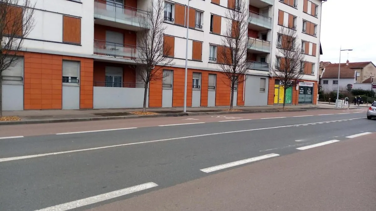 Air-Conditioned 2 Bedroom Duplex Apartment 5 People Villefranche-sur-Saône